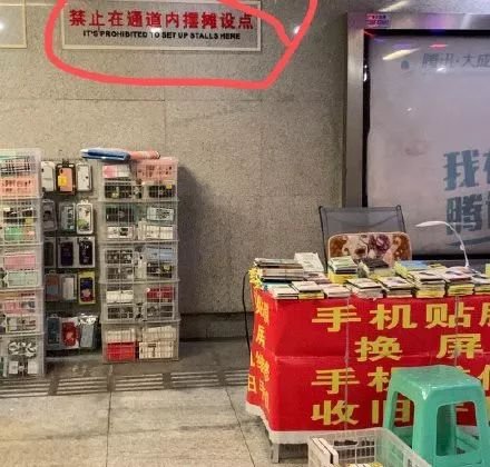 每日趣图:工厂工友女朋友来了,搞得我很尴尬怎么办? 每日趣图:工厂工友女朋友来了,搞得我很尴尬怎么办?