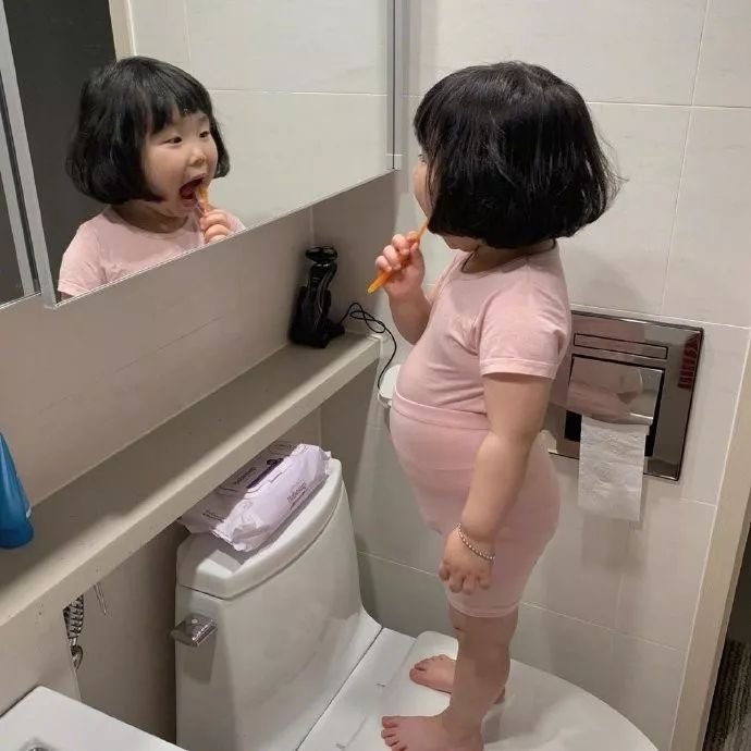 每日趣图:工厂工友女朋友来了,搞得我很尴尬怎么办? 每日趣图:工厂工友女朋友来了,搞得我很尴尬怎么办?