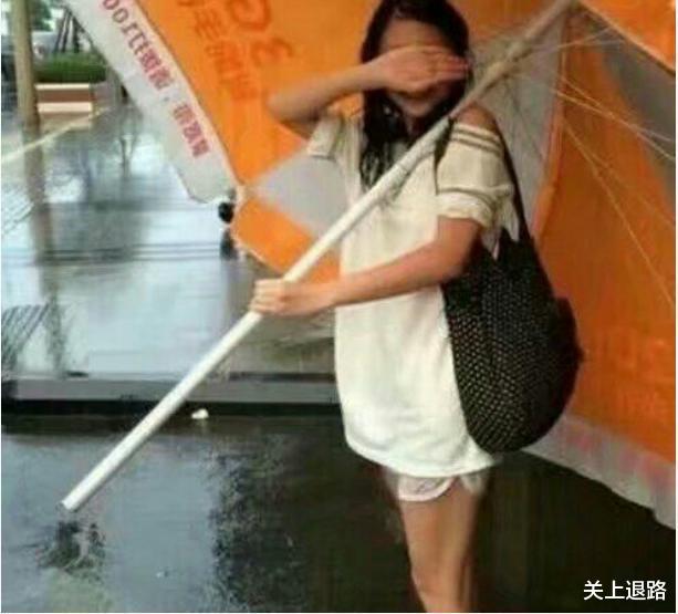 “新来的女老师好像很紧张,时不时就颤抖两下!说话也怯怯的...” “新来的女老师好像很紧张,时不时就颤抖两下!说话也怯怯的...”