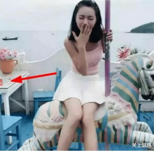 “新来的女老师好像很紧张,时不时就颤抖两下!说话也怯怯的...” “新来的女老师好像很紧张,时不时就颤抖两下!说话也怯怯的...”