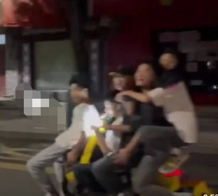轻松一刻:开车不穿裤子?你玩很大啊! 轻松一刻:开车不穿裤子?你玩很大啊!
