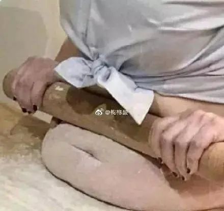 “千万别随便在网上发自己的动态,会被人截图挂网上的”哈哈哈哈哈 “千万别随便在网上发自己的动态,会被人截图挂网上的”哈哈哈哈哈