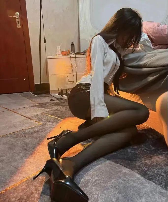 轻松一刻:结婚仨月夫妻不同房,老公:你孩子哪来的？