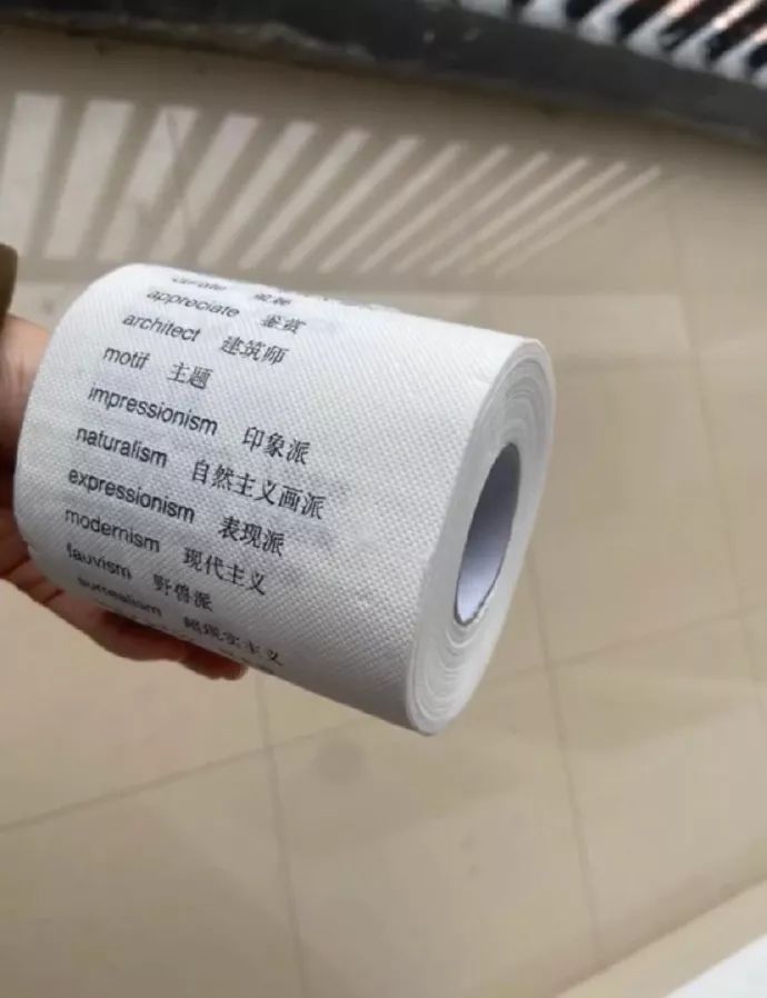 “刚买的新款长靴,看起来像是裤子脱了一半...” “刚买的新款长靴,看起来像是裤子脱了一半...”