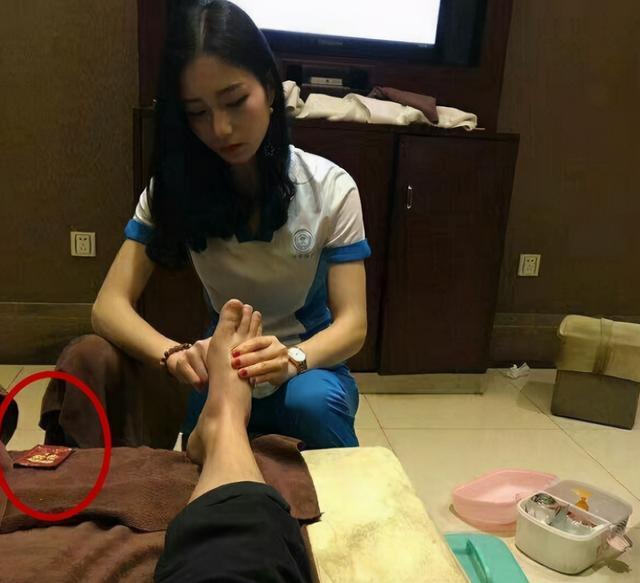 社会地位再牛的人,到了这就很老实,大气都不敢出吧哈哈哈 社会地位再牛的人,到了这就很老实,大气都不敢出吧哈哈哈