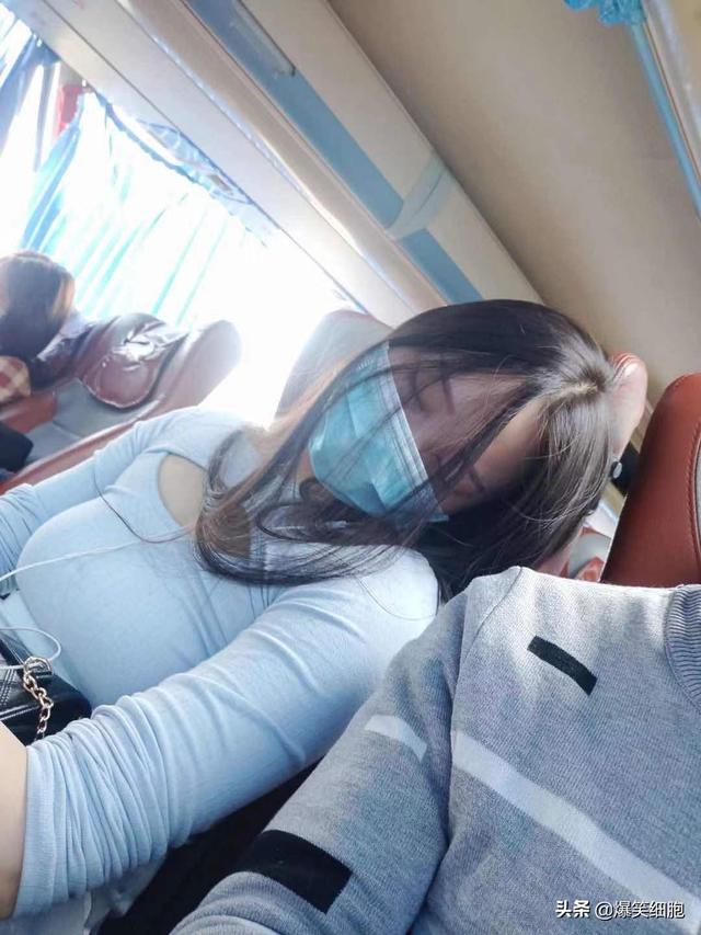 爆笑图片集锦:旁边的小姐姐突然把头靠在我的肩膀上,我该怎么办 爆笑图片集锦:旁边的小姐姐突然把头靠在我的肩膀上,我该怎么办