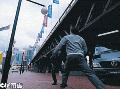 霸气的一脚