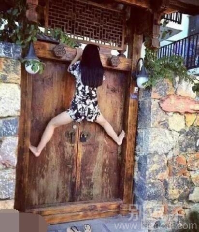 那个正爬墙的女生 那个正爬墙的女生