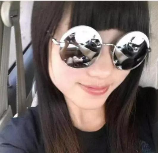 “老婆坐老板的车出差,这墨镜感觉有点不太对劲...”哈哈哈哈兄弟稳住啊! “老婆坐老板的车出差,这墨镜感觉有点不太对劲...”哈哈哈哈兄弟稳住啊!