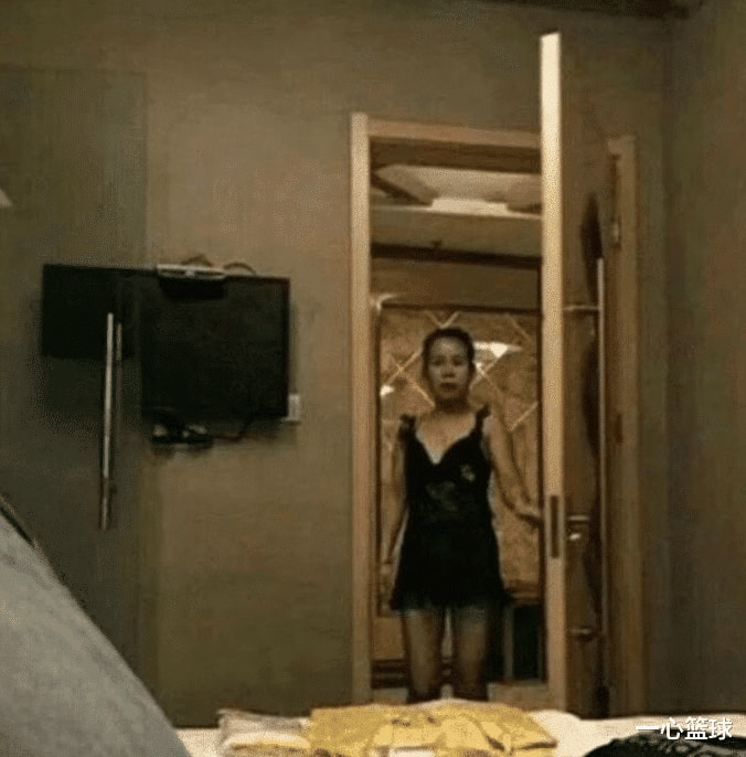 去洗浴中心洗澡,房间进来个女的,这大姐是走错房间了吧?哈哈哈 去洗浴中心洗澡,房间进来个女的,这大姐是走错房间了吧?哈哈哈