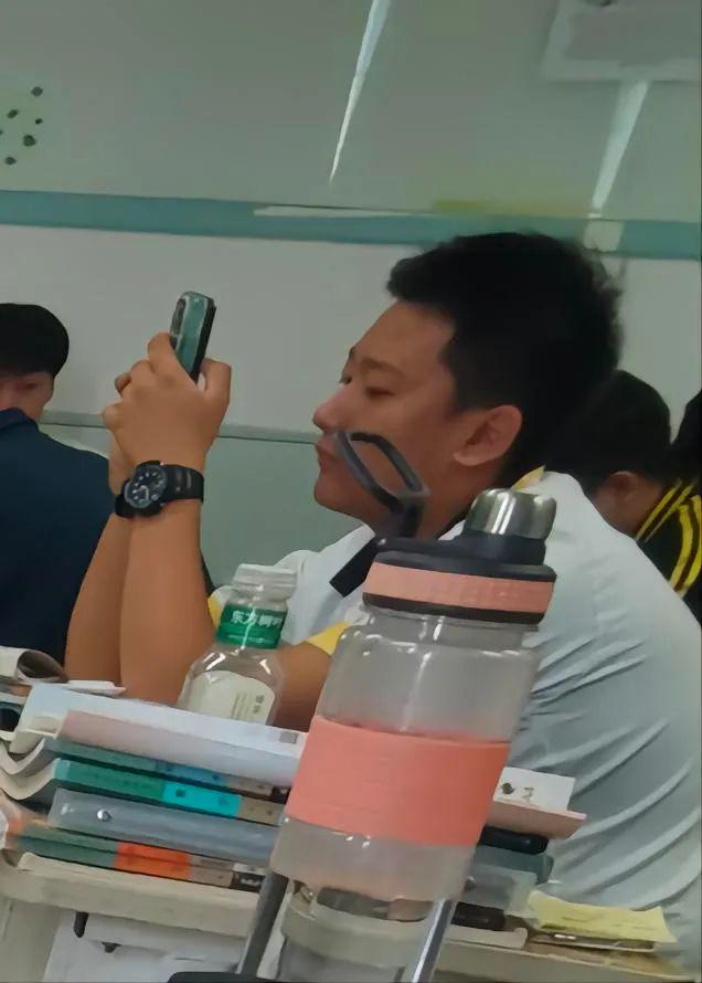 单看幼师的背影,就知道国庆表演会很精彩 单看幼师的背影,就知道国庆表演会很精彩
