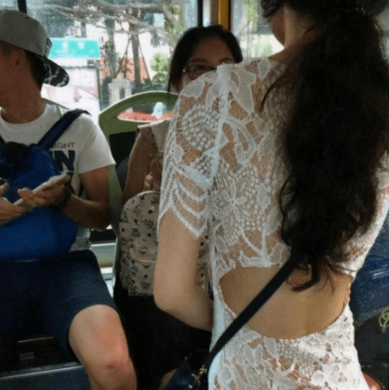 “姑娘心真大,穿成这样坐公交车,搞得车上的乘客都不淡定了!”哈哈哈哈 “姑娘心真大,穿成这样坐公交车,搞得车上的乘客都不淡定了!”哈哈哈哈
