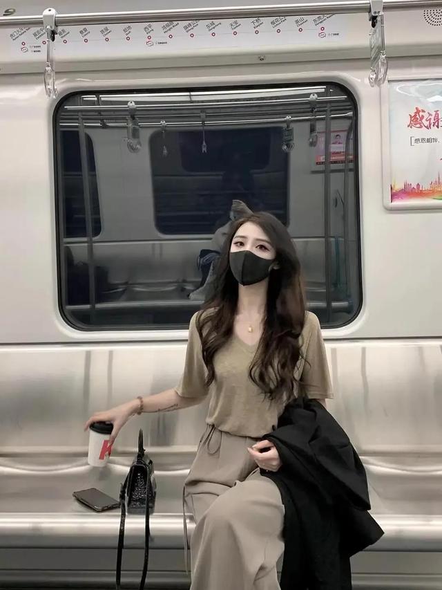爆笑gif :“我的劳斯莱斯那天漏油了,我女朋友依旧对我不离不弃” 爆笑gif :“我的劳斯莱斯那天漏油了,我女朋友依旧对我不离不弃”