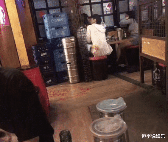“女朋友被灌倒,却跟女友闺蜜搞在一块,不愧是终极海王啊!”哈哈哈哈 “女朋友被灌倒,却跟女友闺蜜搞在一块,不愧是终极海王啊!”哈哈哈哈