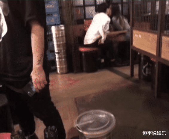 “女朋友被灌倒,却跟女友闺蜜搞在一块,不愧是终极海王啊!”哈哈哈哈 “女朋友被灌倒,却跟女友闺蜜搞在一块,不愧是终极海王啊!”哈哈哈哈