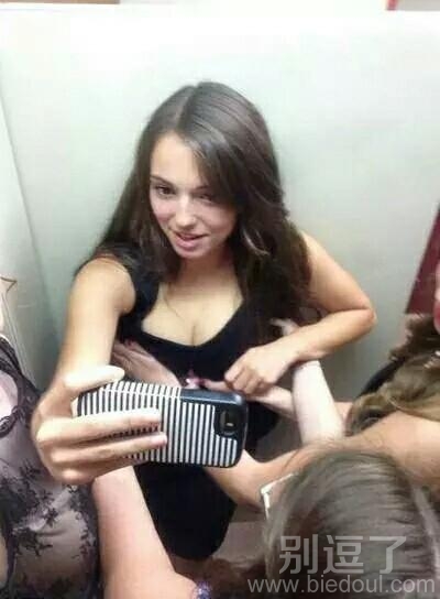 美女性感的沟，原来是这么来的！