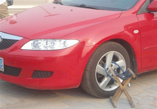 汽车交通幽默图片,交警看了都会笑。