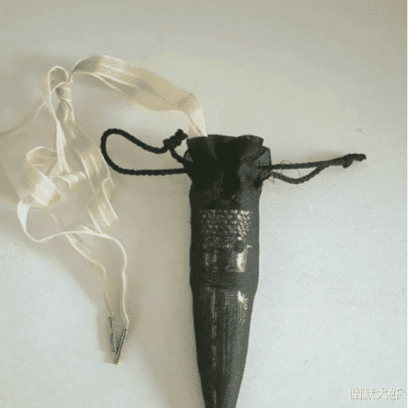 “女友床头发现的玩意,有没有人知道?”感觉不一般!哈哈哈 “女友床头发现的玩意,有没有人知道?”感觉不一般!哈哈哈