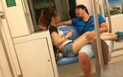 你俩就不能老实的坐着
