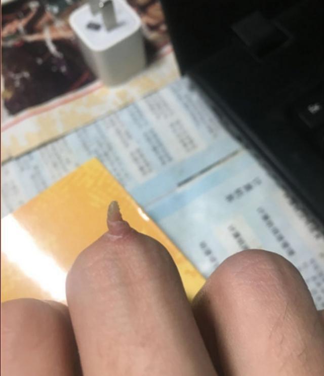“坐火车时座位被妹子占了,该咋整?”哇哈哈哈...段子手都出的啥馊主意! “坐火车时座位被妹子占了,该咋整?”哇哈哈哈...段子手都出的啥馊主意!