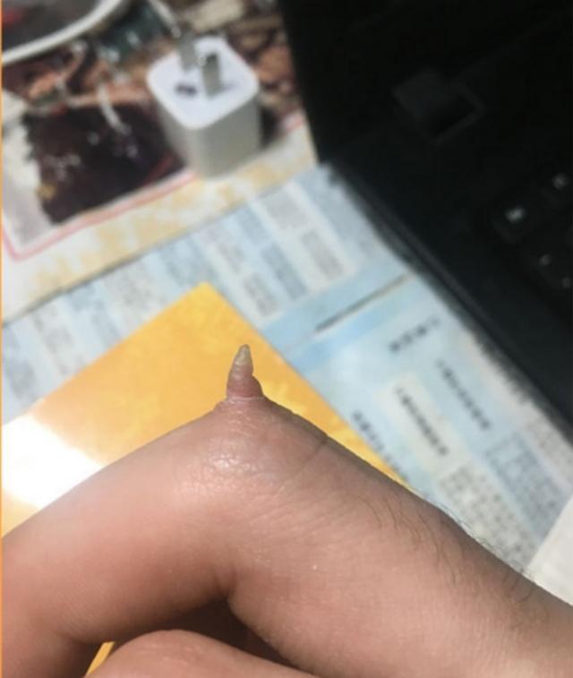 “坐火车时座位被妹子占了,该咋整?”哇哈哈哈...段子手都出的啥馊主意! “坐火车时座位被妹子占了,该咋整?”哇哈哈哈...段子手都出的啥馊主意!