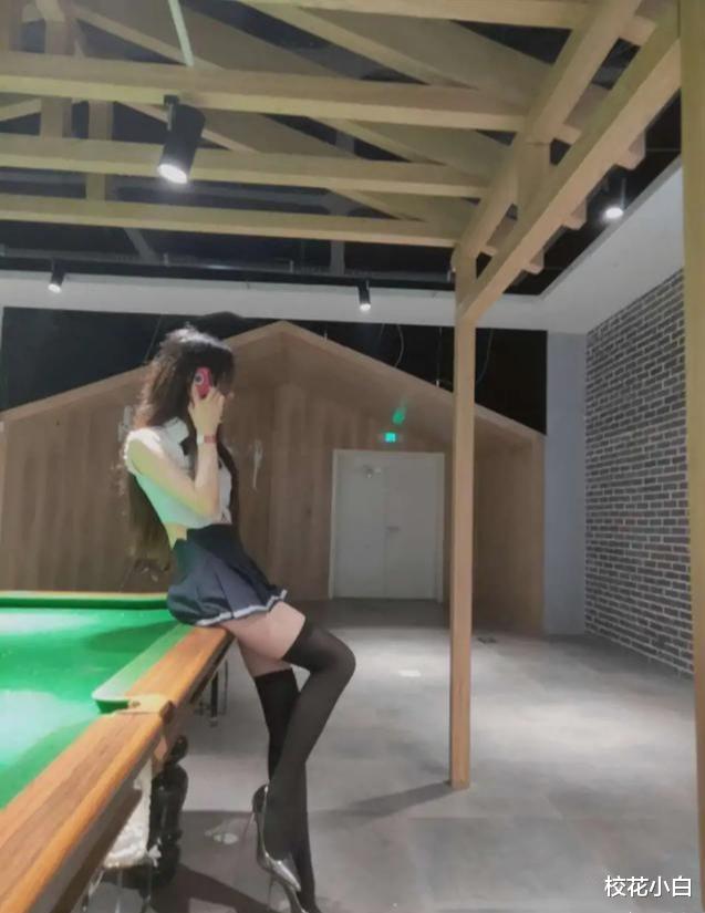 大哥你眼都看直了,吃个早餐至于这样吗?哈哈 大哥你眼都看直了,吃个早餐至于这样吗?哈哈