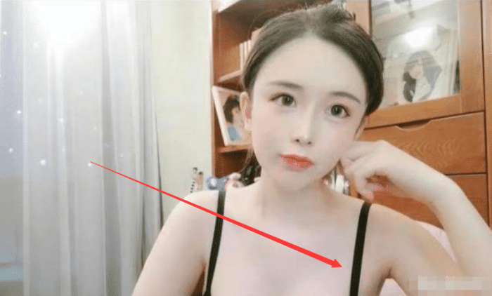 “妹子是和男友刚完事？是不是太明显了？”尴尬了！哈哈哈