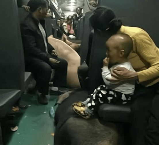 “现在为什么不见女生穿渔网袜了?”哈哈哈看到原因还是忍不住笑了 “现在为什么不见女生穿渔网袜了?”哈哈哈看到原因还是忍不住笑了