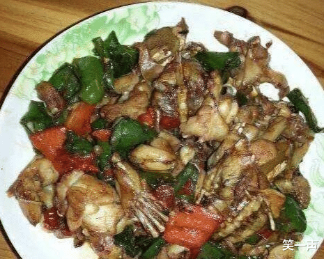 “半夜让兄弟去车站接一下媳妇,看完兄弟发来的照片,越看越觉得不对劲!”哈哈哈哈 “半夜让兄弟去车站接一下媳妇,看完兄弟发来的照片,越看越觉得不对劲!”哈哈哈哈