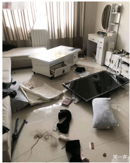 “半夜让兄弟去车站接一下媳妇,看完兄弟发来的照片,越看越觉得不对劲!”哈哈哈哈 “半夜让兄弟去车站接一下媳妇,看完兄弟发来的照片,越看越觉得不对劲!”哈哈哈哈