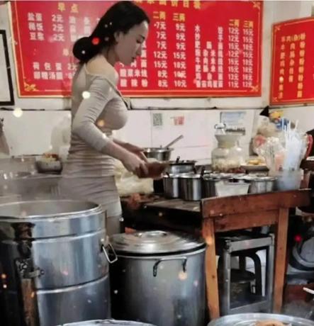 “你有这样的老婆,被训几个小时,也愿意吧”哈哈哈 “你有这样的老婆,被训几个小时,也愿意吧”哈哈哈