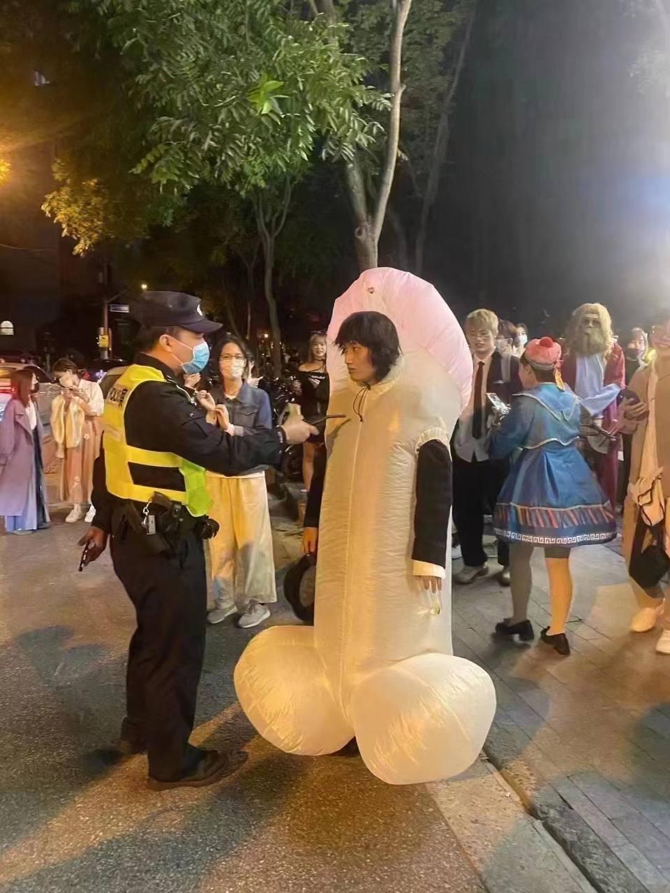 轻松一刻:10月的最后一天,竟发生了这种事…… 轻松一刻:10月的最后一天,竟发生了这种事……