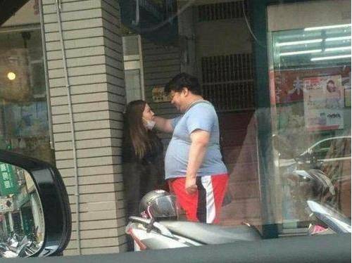 遇到姑娘在火车上裸睡怎么办? 遇到姑娘在火车上裸睡怎么办?