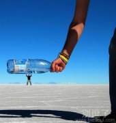 一个很小的人儿。