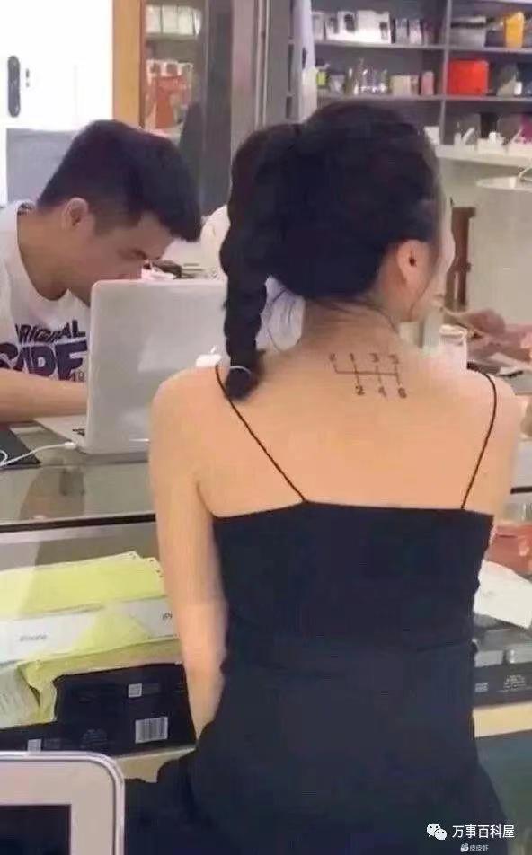轻松一秒:隔壁桌的女生,一看就是好司机! 轻松一秒:隔壁桌的女生,一看就是好司机!