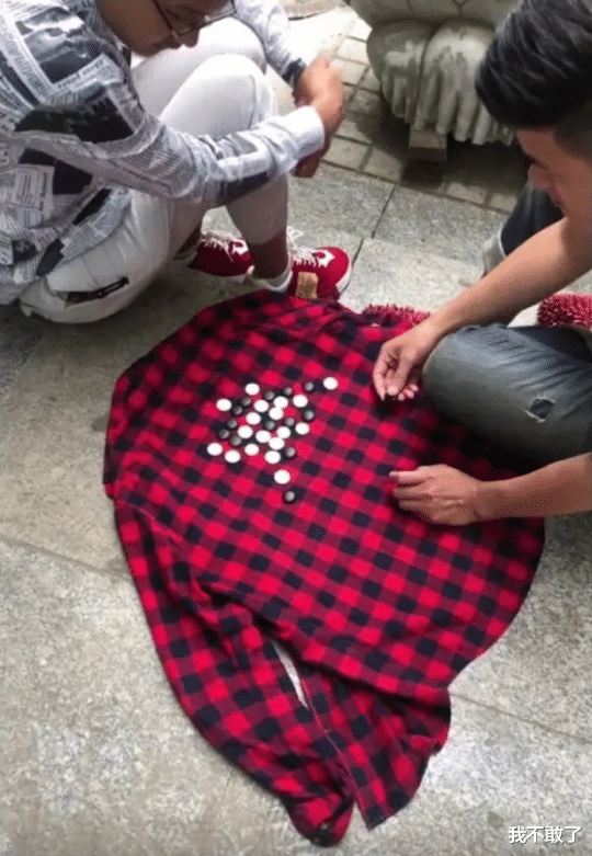 “被女朋友绿了,却假装不知道?”哈哈哈小伙子这招太硬核 “被女朋友绿了,却假装不知道?”哈哈哈小伙子这招太硬核