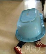 跟女儿玩捉迷藏的结果