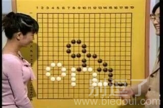 虽然我不懂围棋，但我也知道白棋处于劣势
