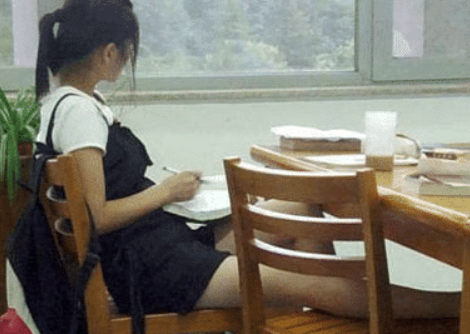 “女朋友去世了,要不要删除她的微信?”哇哈哈哈...网友评论信息量很大啊~ “女朋友去世了,要不要删除她的微信?”哇哈哈哈...网友评论信息量很大啊~