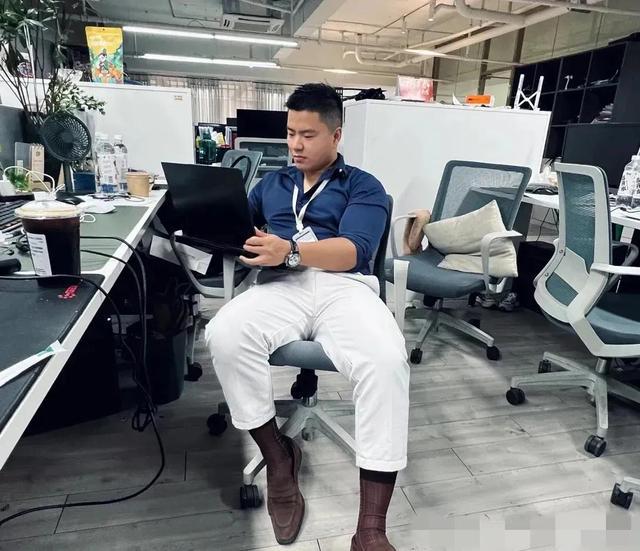 正装西服的小哥哥 正装西服的小哥哥