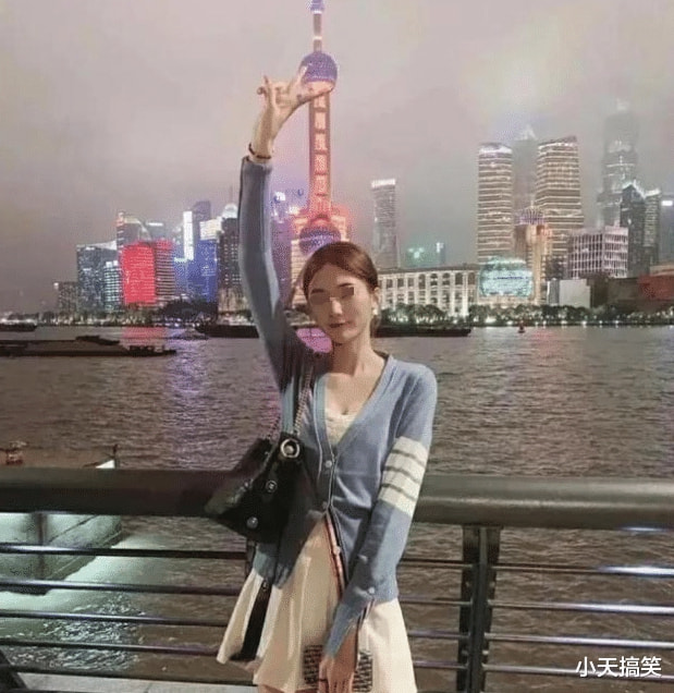 神回复：“老婆跟领导出差广州，她说她现在在珠江看广州塔！超开心”哈哈哈