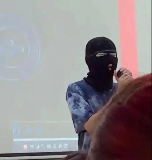 “网上买了件猛男T恤后?”哈哈哈哈快停止散发你的魅力吧 “网上买了件猛男T恤后?”哈哈哈哈快停止散发你的魅力吧