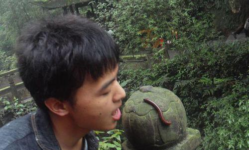 爆笑P图:求大神把旁边的垃圾P掉,不是我扔的! 爆笑P图:求大神把旁边的垃圾P掉,不是我扔的!