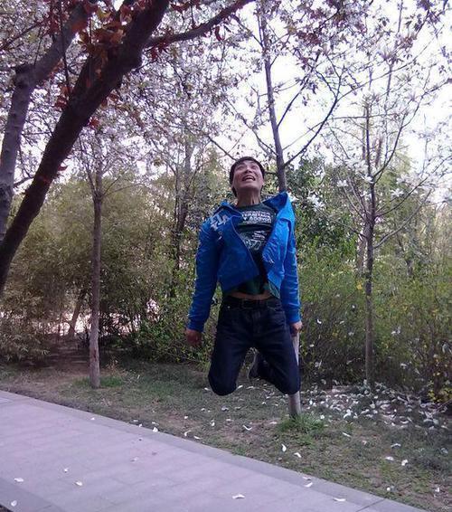 爆笑P图:求大神把旁边的垃圾P掉,不是我扔的! 爆笑P图:求大神把旁边的垃圾P掉,不是我扔的!