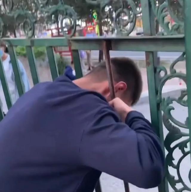 网友们拍到的窒息名场面,谢谢,代入感太强 网友们拍到的窒息名场面,谢谢,代入感太强