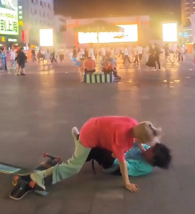 网友们拍到的窒息名场面,谢谢,代入感太强 网友们拍到的窒息名场面,谢谢,代入感太强