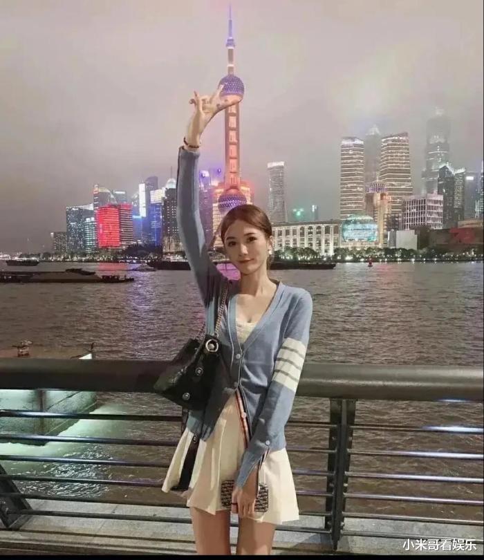 “女朋友出差了,说了上海出差,还给我发来了一张这样的照片”哈哈哈! “女朋友出差了,说了上海出差,还给我发来了一张这样的照片”哈哈哈!