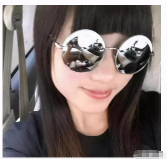 “左边的要50万彩礼,右边的倒贴20万,你会选哪个呢?”哈哈哈~ “左边的要50万彩礼,右边的倒贴20万,你会选哪个呢?”哈哈哈~