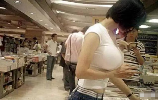 “左边的要50万彩礼,右边的倒贴20万,你会选哪个呢?”哈哈哈~ “左边的要50万彩礼,右边的倒贴20万,你会选哪个呢?”哈哈哈~