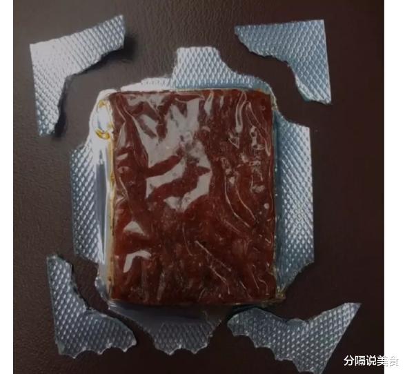 “女生穿裙子的时千万不要站在强光下,旁边的大爷都看呆了”哈哈哈哈哈 “女生穿裙子的时千万不要站在强光下,旁边的大爷都看呆了”哈哈哈哈哈